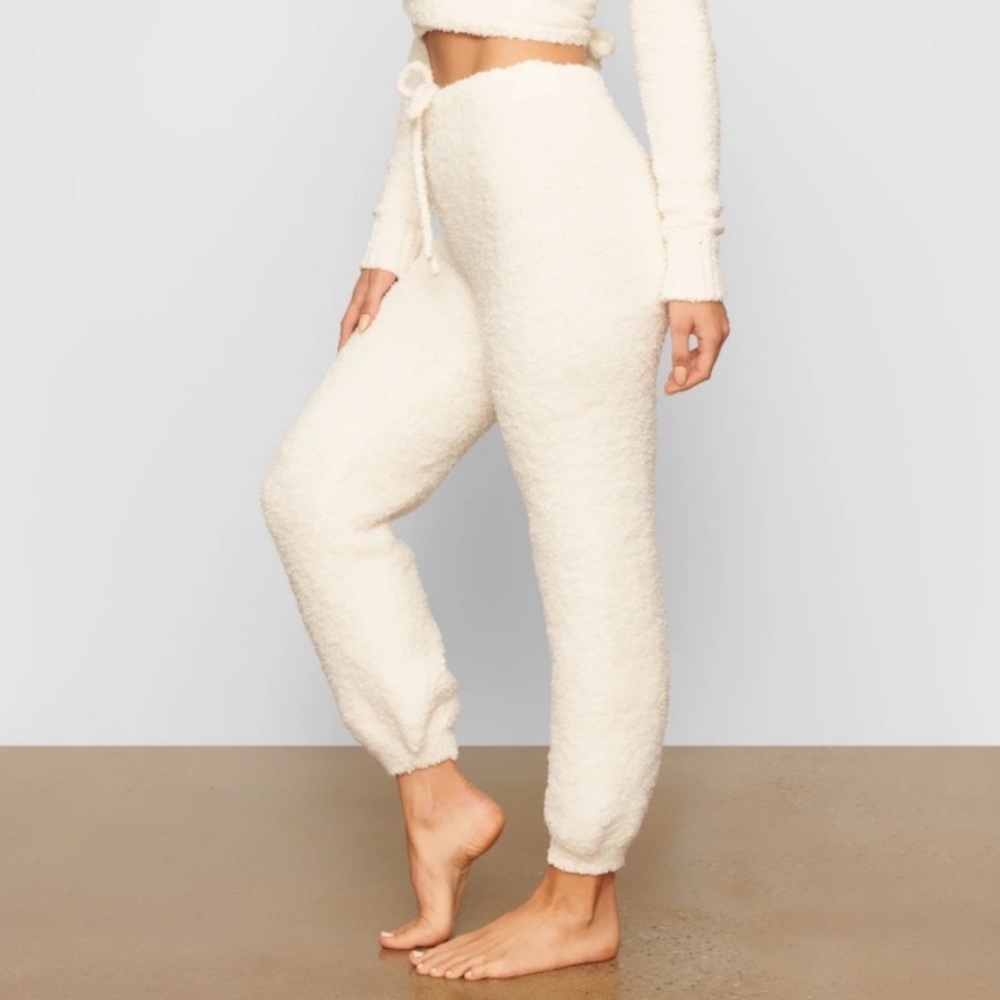 Skims “Cozy Knit” Jogger in Bone! Size in S/M
